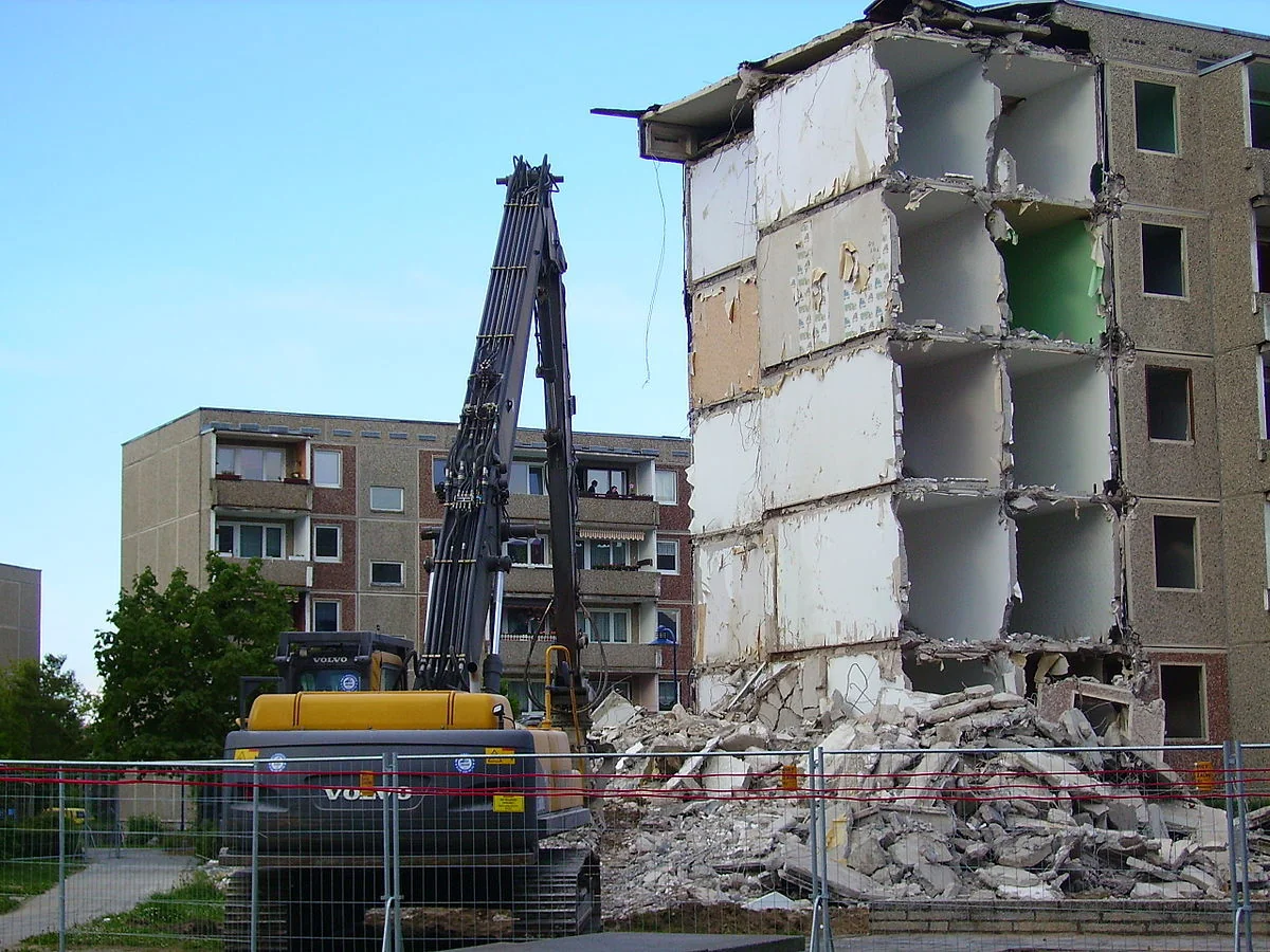 Paytaxtdakı Xruşovkalar sökülməlidirmi? - RƏYLƏR