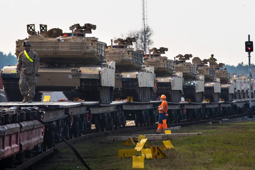 Yunanıstanda Amerika tanklarının olduğu qatarın qarşısı kəsilib