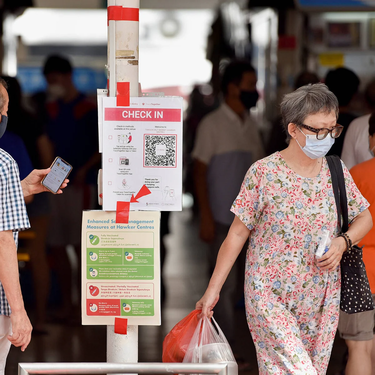 В Сингапуре непривитым пациентам придется лечиться за свой счет