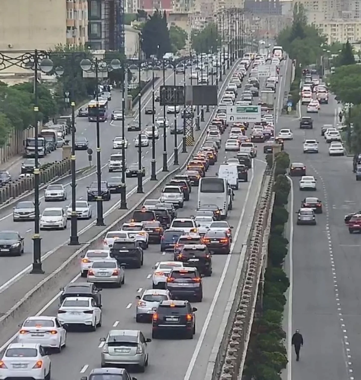 Bakıda 21 istiqamətdə sıxlıq var - SİYAHI, YENİLƏNİB