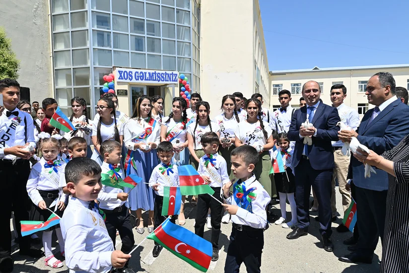 Министр на Последнем звонке в пострадавшей от обстрела во время войны школе