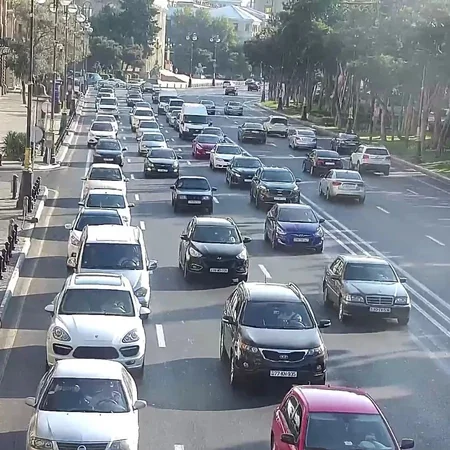 Bakının bir sıra yollarında tıxac yaranıb