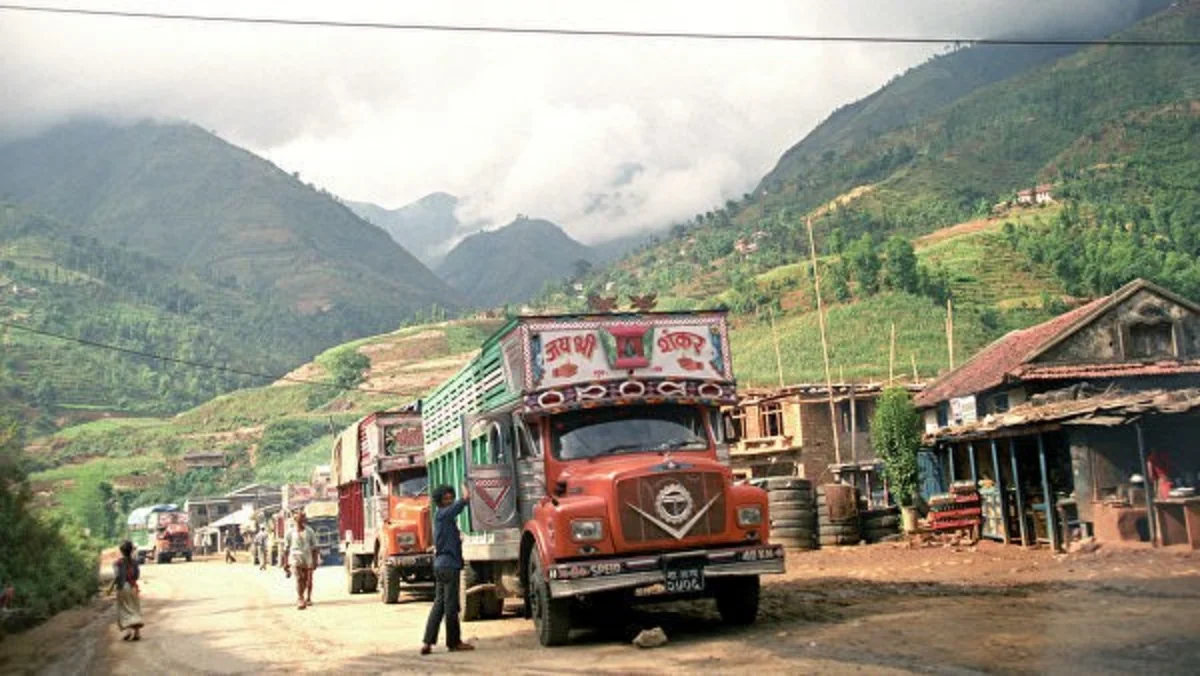 Nepalda yük maşını dərəyə yuvarlanıb, 18 nəfər ölüb, 16 nəfər yaralanıb
