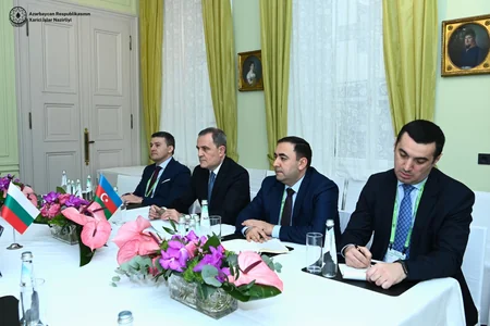 Ceyhun Bayramov bolqarıstanlı həmkarı ilə beynəlxalq təhlükəsizlik məsələlərini müzakirə edib