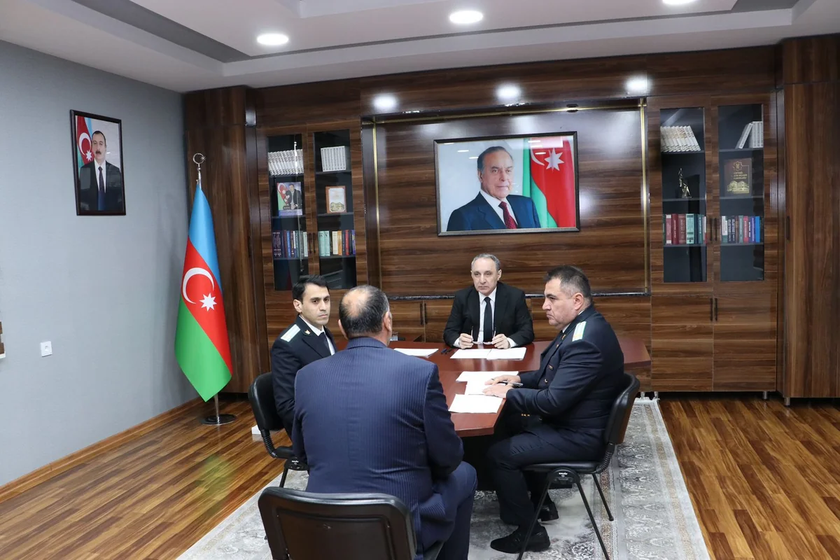 Baş prokuror Ağcabədidə vətəndaşları qəbul edib