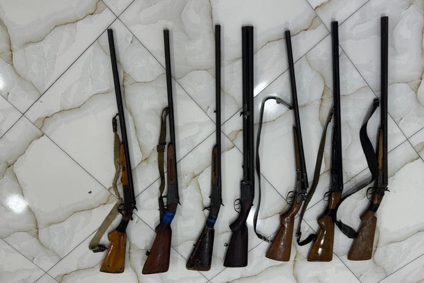 Biləsuvar sakinlərindən qanunsuz saxlanılan odlu silahlar götürülüb