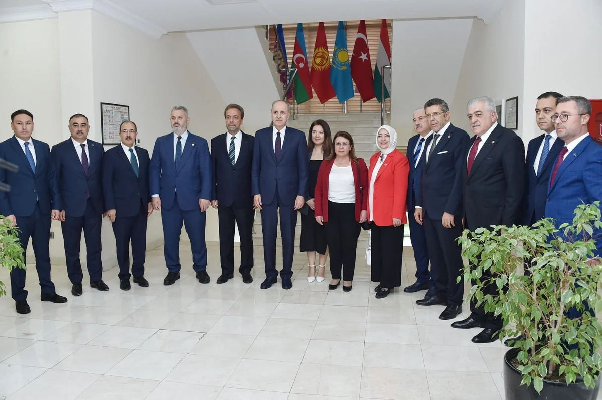 Numan Kurtulmuş Bakıda TÜRKPA-nın Baş Katibliyinin inzibati binası ilə tanış olub
