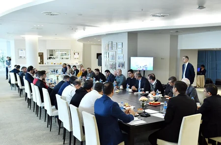 Fərid Qayıbov idman mediasının nümayəndələri ilə görüşüb