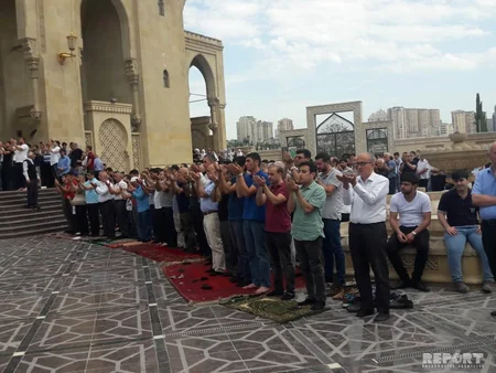 Eid prayer performed in Baku mosques -PHOTO