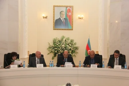 Əbülfəs Qarayev iki şöbə müdirini vəzifədən azad edib