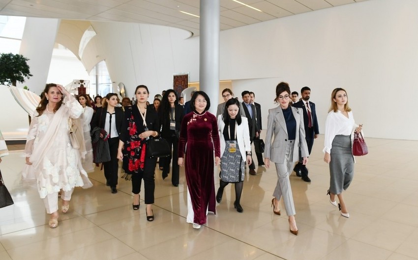 Azərbaycanın Birinci vitse-prezidenti Qoşulmama Hərəkatının XVIII Zirvə Görüşündə iştirak edən dövlət və hökumət başçılarının xanımları ilə görüşüb