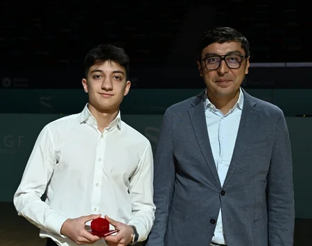 Fərid Qayıbov beynəlxalq yarışlarda uğur qazanan idmançılarla görüşüb