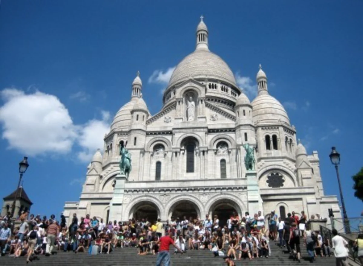 Basilica of Sacred Heart of Paris closes for first time in its history