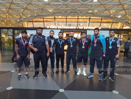Dünya çempionatında uğurla çıxış etmiş çimərlik güləşi üzrə milli Vətənə qayıdıb