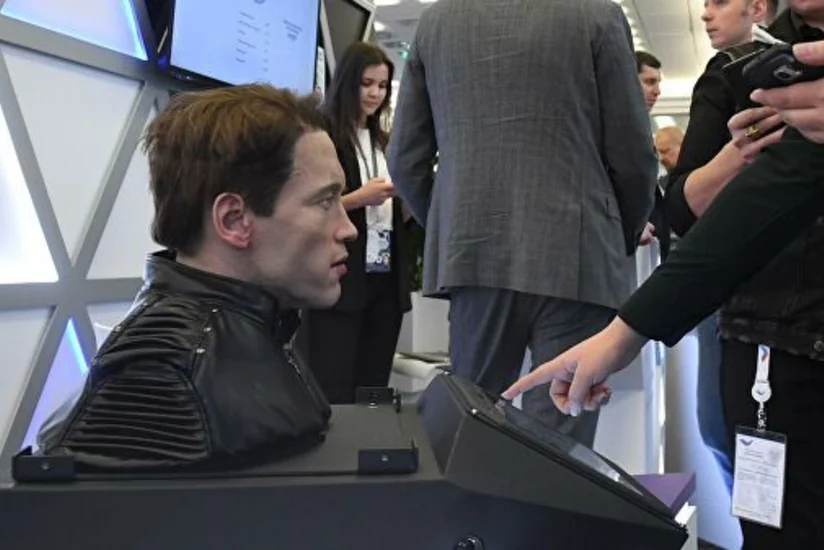 Шварцнеггер подал в суд на российскую компанию за робота-двойника
