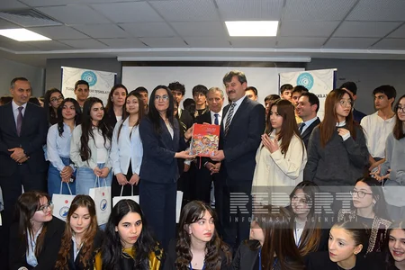 Türkiyənin ailə və sosial xidmətlər naziri Azərbaycandan olan şəhid övladları ilə görüşüb - YENİLƏNİB