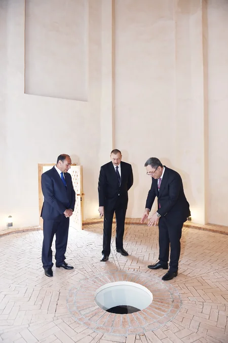 Prezident Bərdə türbəsində və Torpaqqala kompleksində əsaslı yenidənqurmadan sonra yaradılan şəraitlə tanış olub