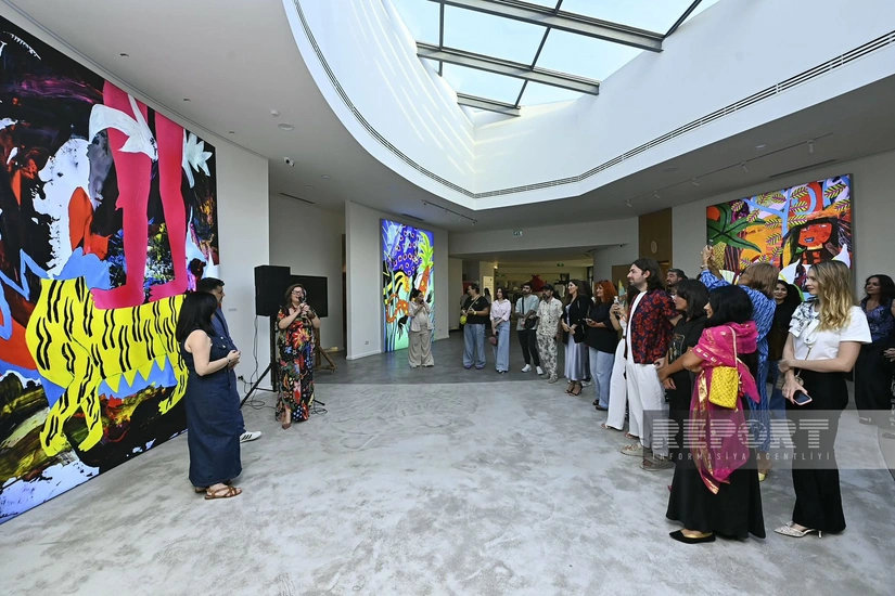 Nine Senses Art Centerdə azərbaycanlı rəssam Raminə Səadatxanın fərdi sərgisi açılıb
