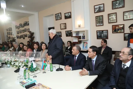 Azərbaycan-Pakistan əlaqələrinin 30 illiyinə həsr edilən kitabın təqdimatı olub