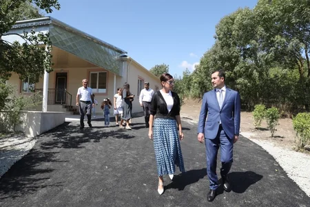 Şamaxının Muğanlı kəndində zəlzələdən qəzalı vəziyyətə düşmüş evin yerində yeni ev inşa olunub - YENİLƏNİB