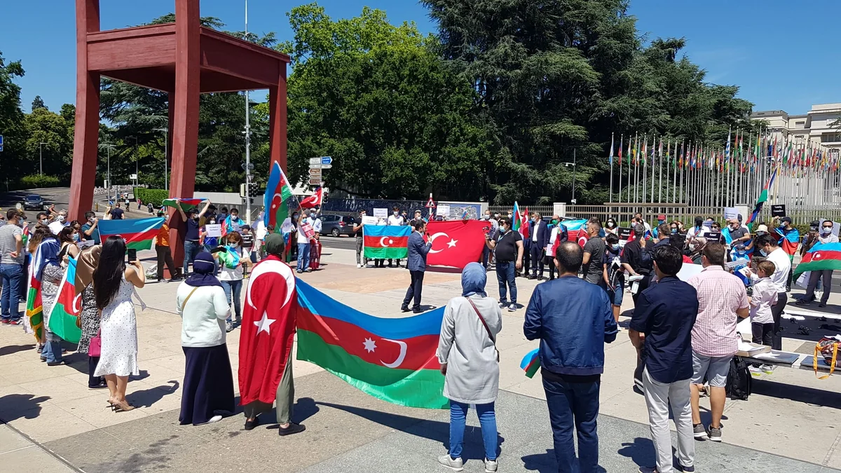 Azerbaijanis stage rally before UN HQ against Armenian provocation