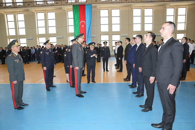 Vilayət Eyvazov xidmət etmək arzusunda olan gənclərin sıra baxışını keçirib