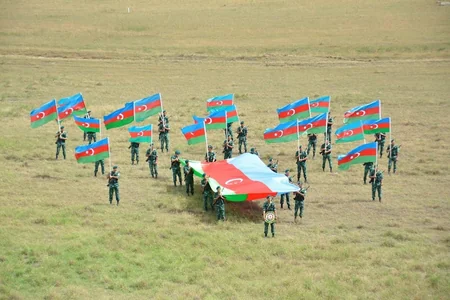 Sərhədçilər ”Heydər Əliyev zirvəsi”nə yürüş ediblər