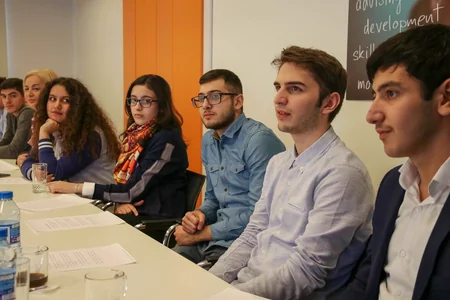 ABŞ səfirliyinin əməkdaşı UNEC Business Conversation Club layihəsinin qonağı olub