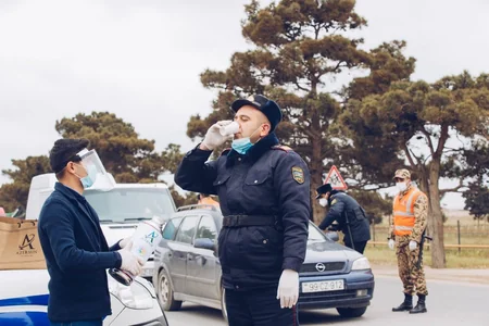 ASAN könüllüləri polislərə təşəkkür etdi