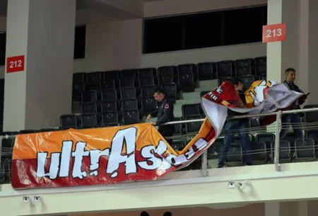 ​Fənərbağça - Qalatasaray matçından öncə azarkeşlər arasında toqquşma baş verib