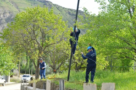 Şahbuzun Kolanı kəndində rabitə xətləri yenilənir