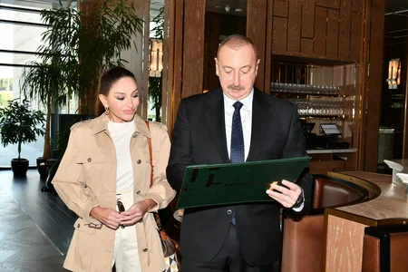 İlham Əliyev və Mehriban Əliyeva “The Ritz-Carlton Baku” hotelinin açılışında iştirak ediblər - YENİLƏNİB