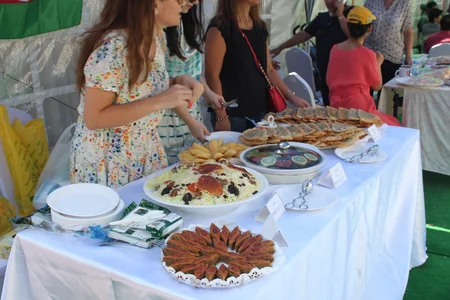 Azərbaycan BƏƏ-də keçirilən “Beynəlxalq Xeyriyyə Bazarı 2016” adlı aksiyada iştirak edib