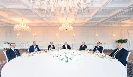 От имени президента Ильхама Алиева дан официальный обед в честь глав государств и правительств, участвующих в Саммите СПЕКА