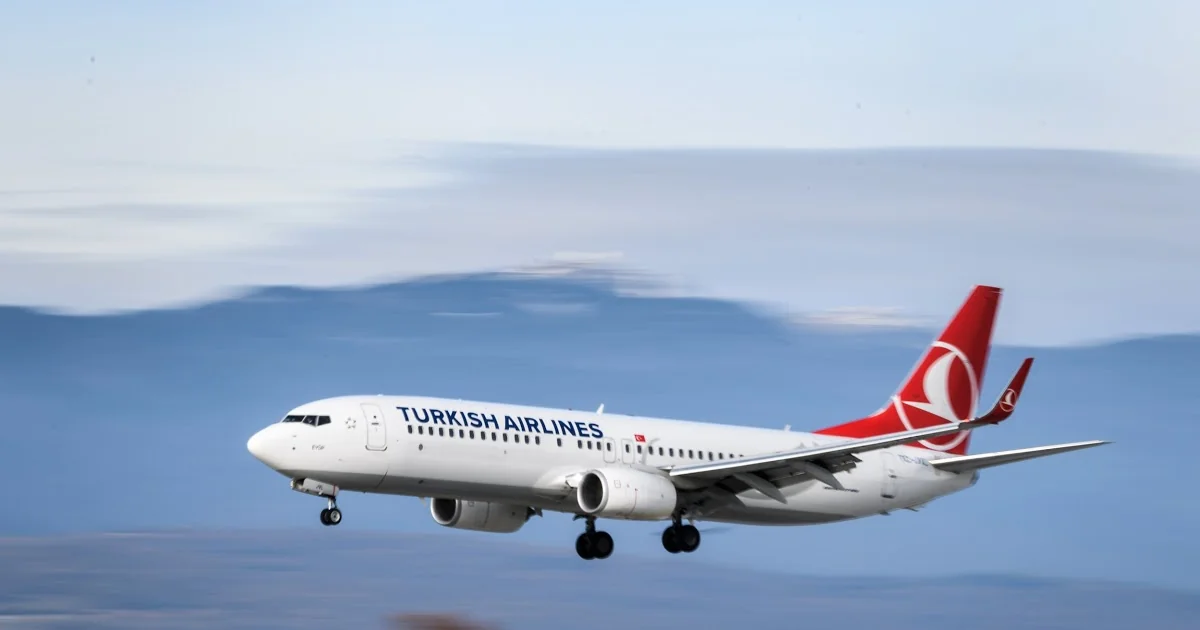 İstanbul-Tehran təyyarəsi Bakıya istiqamət alıb