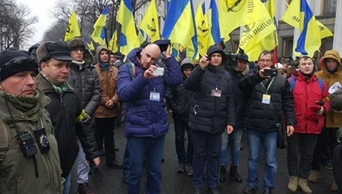 Kiyevdə Ali Radanın yaxınlığında qarşıdurma yaşanıb, bir polis yaralanıb