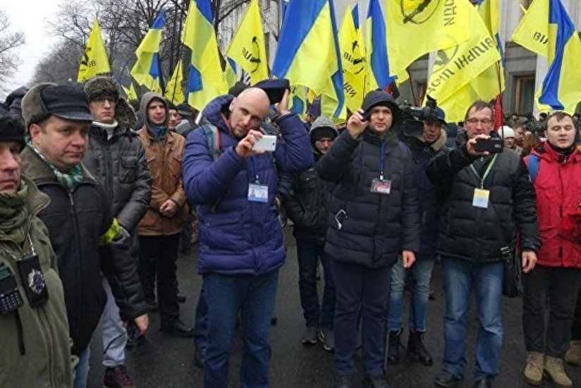 Kiyevdə Ali Radanın yaxınlığında qarşıdurma yaşanıb, bir polis yaralanıb