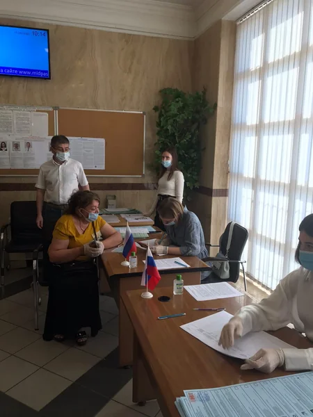 Проживающие в Азербайджане россияне голосуют на выборах в Госдуму