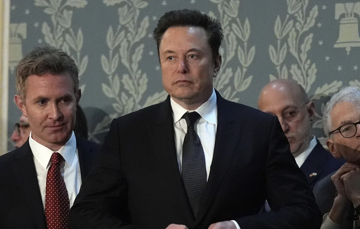 İlon Mask hər il mühafizəsi üçün milyonlarla dollar xərcləyir