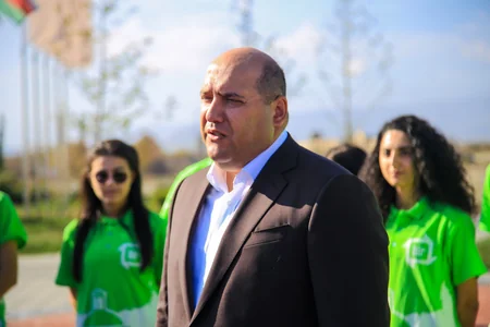 Prezidentin xüsusi nümayəndəsi Ağdamda gənclərlə ağac əkib