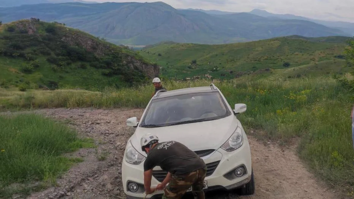Qubadlıda batan avtomobildə qalan şəxslərə köməklik göstərilib