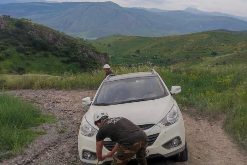 Qubadlıda batan avtomobildə qalan şəxslərə köməklik göstərilib