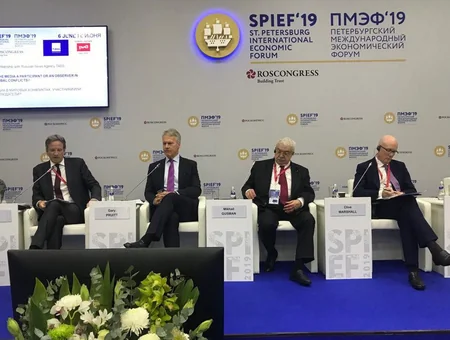 Peterburqda “Media dünya münaqişələrində: iştirakçı və ya müşahidəçi?” mövzusunda panel sessiya keçirilib