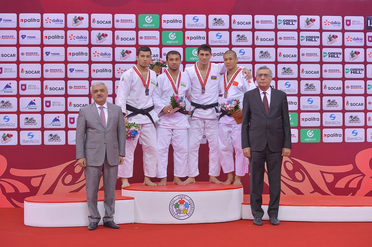 Rövnəq Abdullayev cüdoçumuz Rüstəm Orucovu təltif edib - FOTO