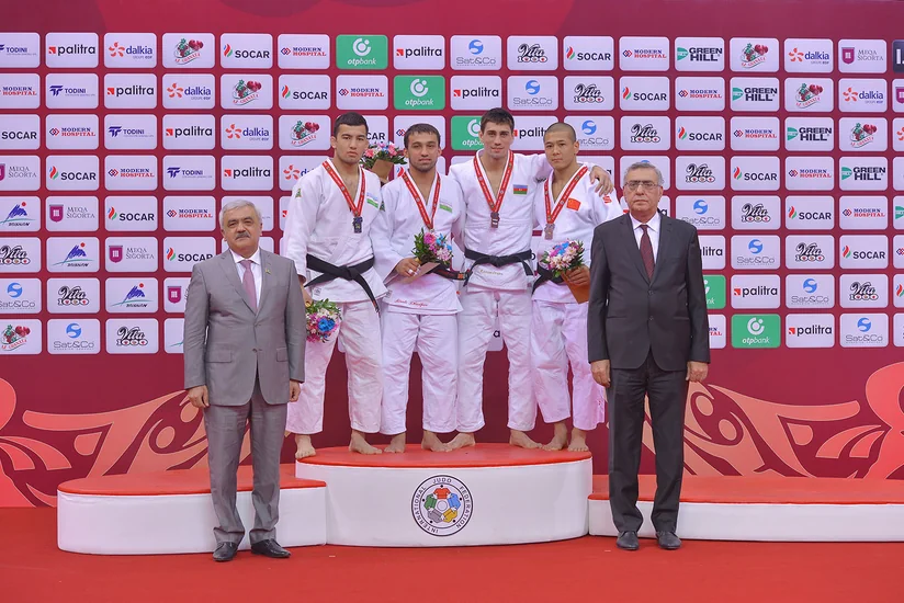 Rövnəq Abdullayev cüdoçumuz Rüstəm Orucovu təltif edib - FOTO