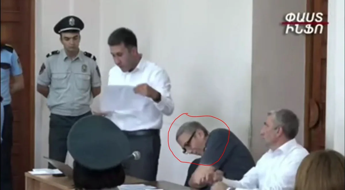 Məhkəmədə huşunu itirən erməni prodüser ölüb