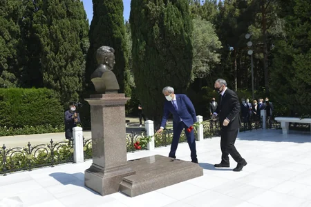 Türkiyənin Baş Prokuroru Fəxri Xiyabanda və Hərbi Qənimətlər Parkında olub