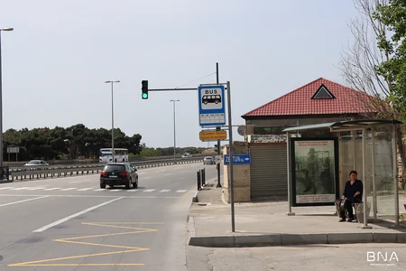 Bakıda daha bir ərazidə piyada keçidi və avtobus dayanacağı təşkil edilib