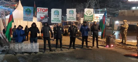 Havanın soyuq olmasına baxmayaraq, Xankəndi-Laçın yolunda aksiya davam edir