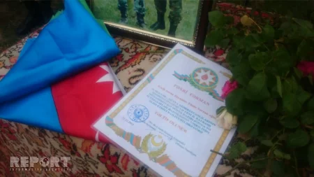 Azərbaycan Ordusunun şəhid olan hərbçisinin medalı anasına təqdim edilib - FOTO